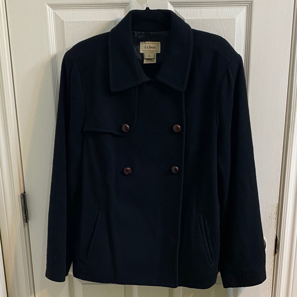 L.L. Bean Wool Blend Pea Coat Black Leather Button Men’s size Large Winter Fall